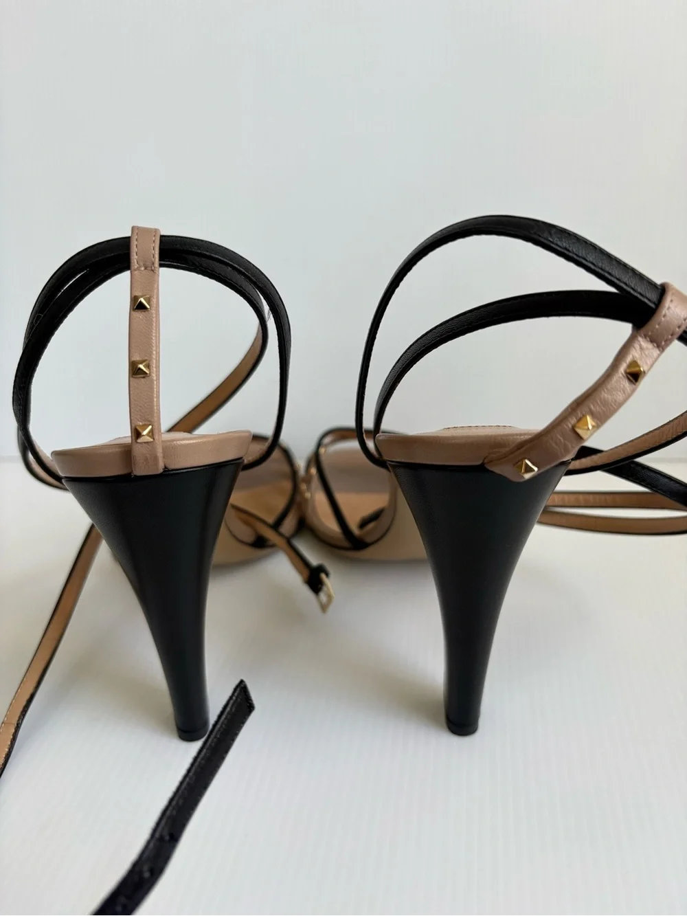 VALENTINO GARAVANI Rockstud Strappy Ankle Wrap Heels Sandals Size 40.5 - EUC